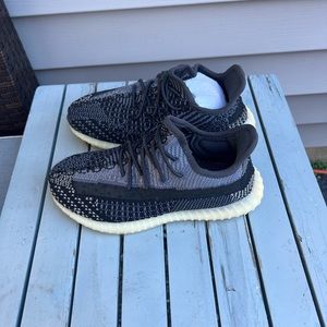 Kids Yeezy 350 V2 Sneakers